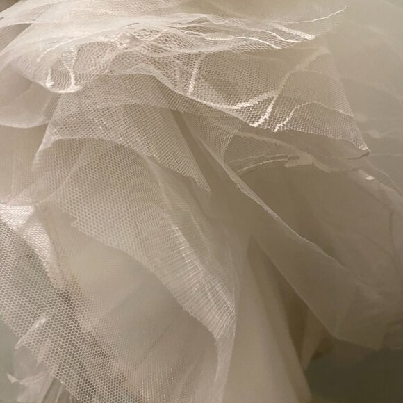 Dress: worn only for an hour - Picture 13 of 16